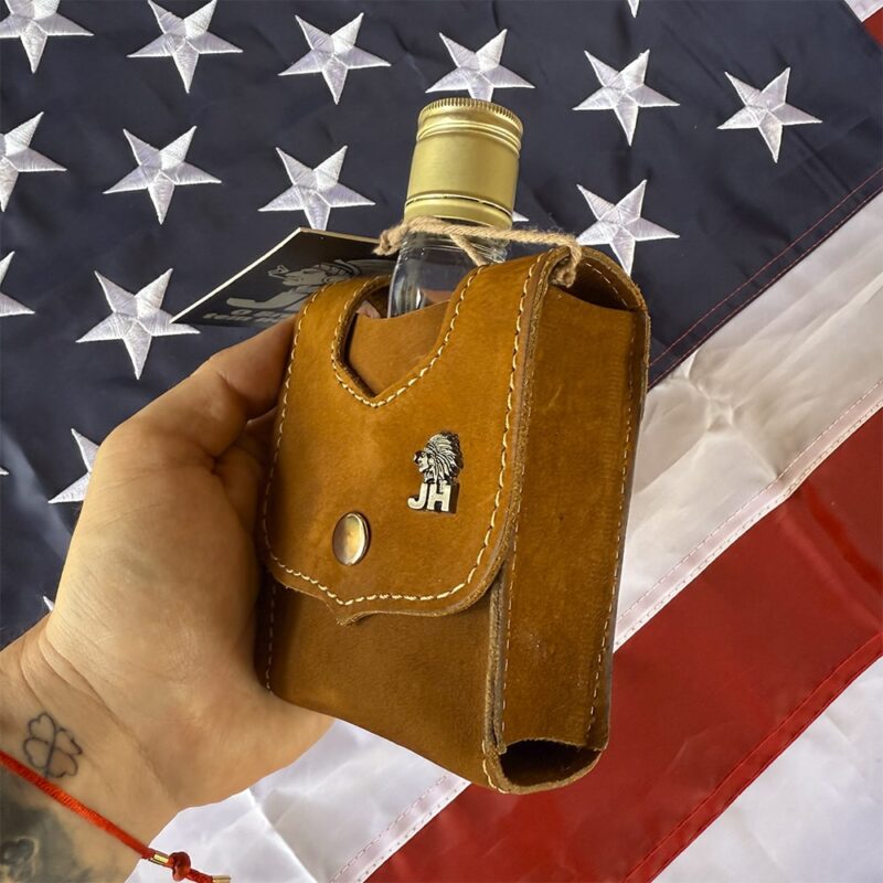 Porta Cachaça JH em Couro S2